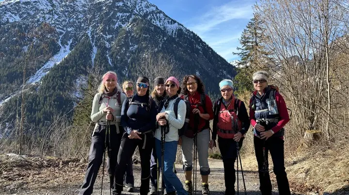 Gruppenbild auf dem Weg zu den Christrosen | © Dagmar Franz 