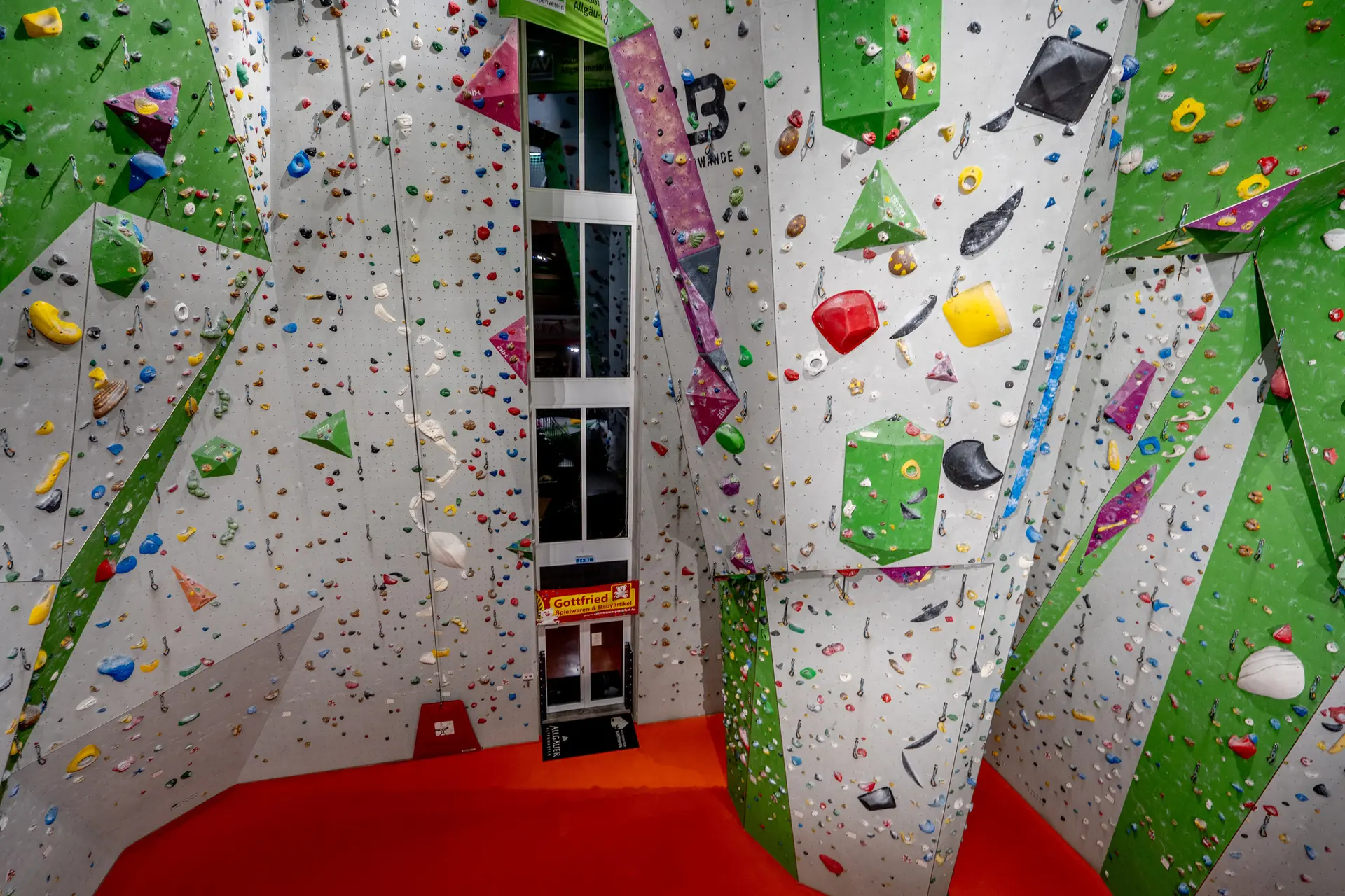 Kletterhalle indoor Ansicht | © Vinzent Weinbeer