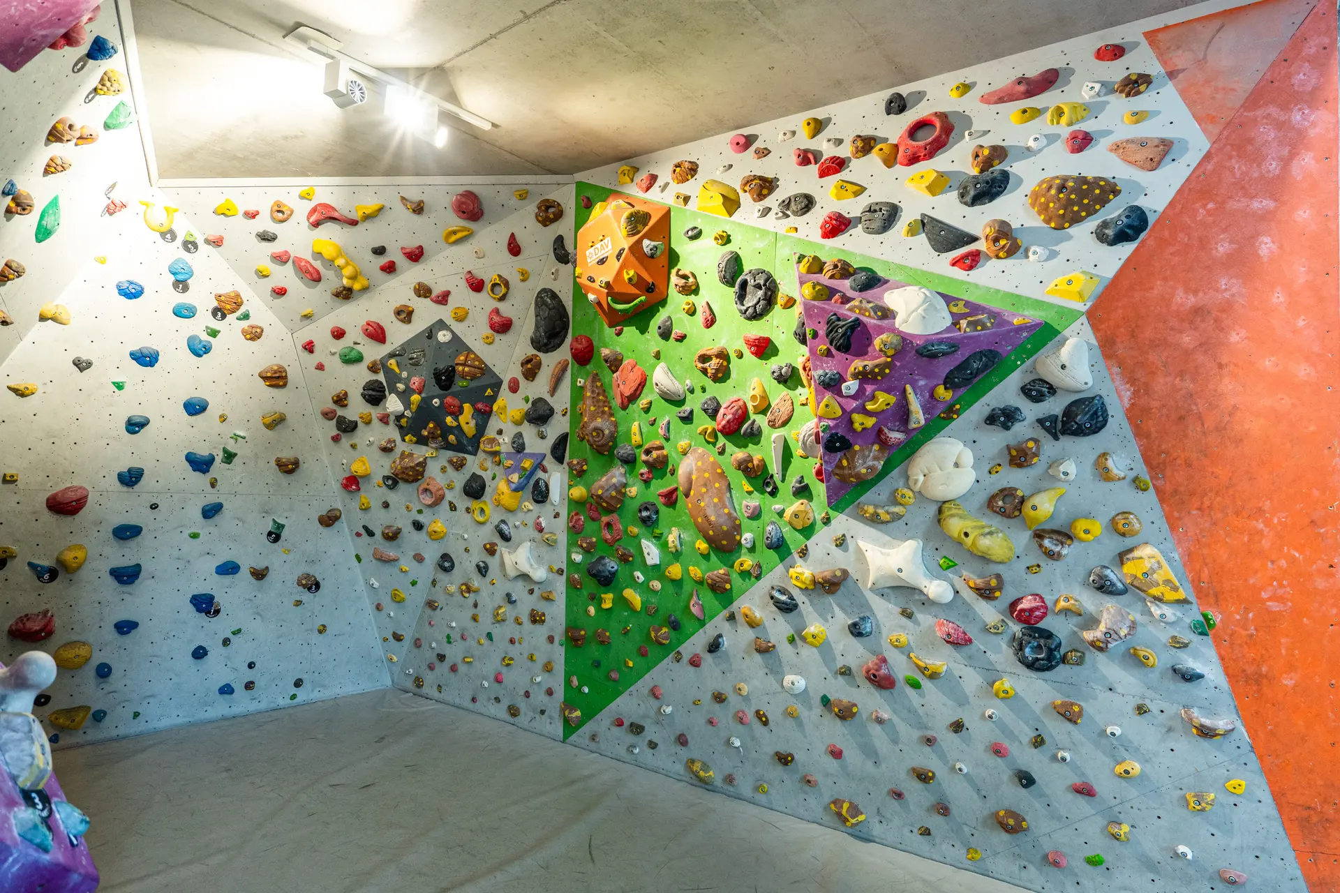 Spraywall unter | © Vinzent Weinbeer